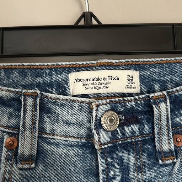 Abercrombie & Fitch Ankle Straight Ultra High Rise Jeans Distressed Acid Wash - Picture 2 of 3